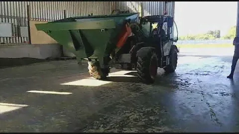 Ковш наполнитель Биг-Бэгов на погрузчике CLAAS Skorpion
