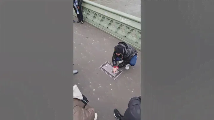 Напёрсточники в Лондоне, на Вестминстерском мосту, что прямо около Биг-Бена. #англия #лондон