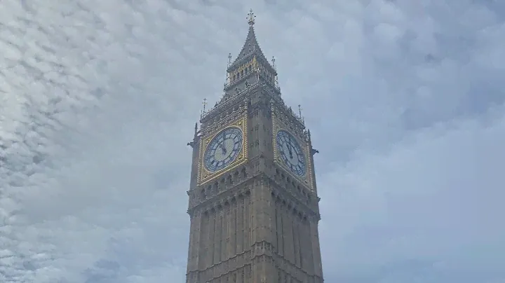 (THE BONG IS BACK) Big Ben Chimes 11 (Remembrance Sunday)