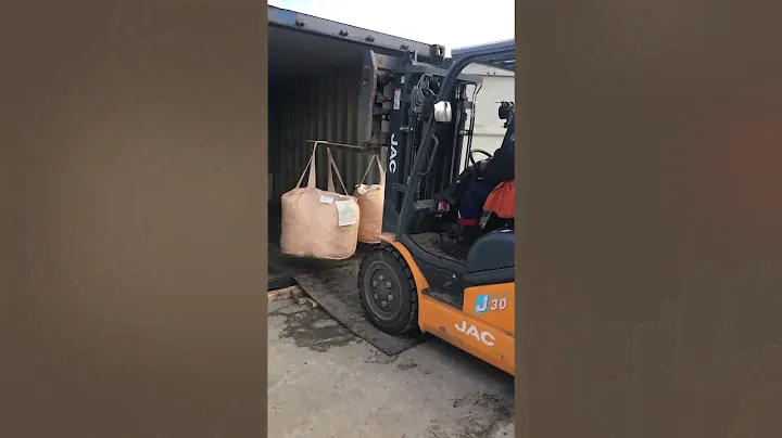 Выгрузка бег бегов из контейнера